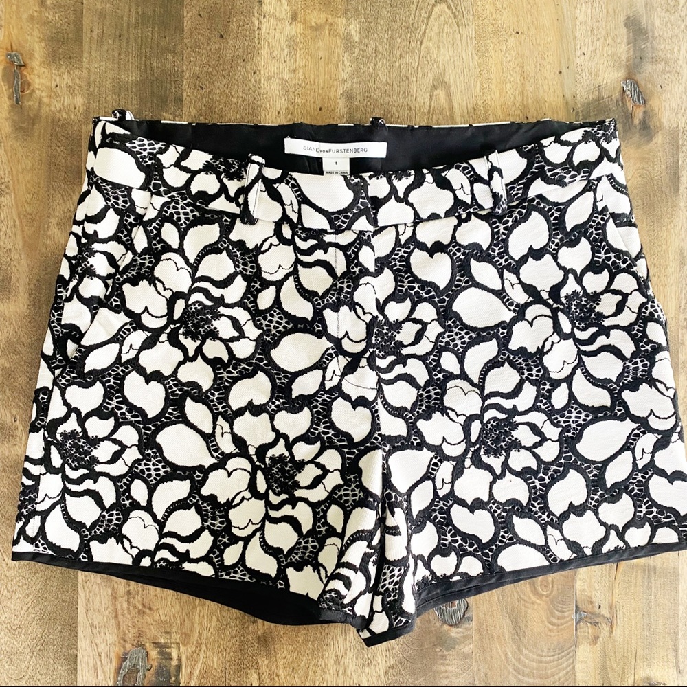 Diane Von Furstenberg Black and Cream Floral Shorts - Size 4